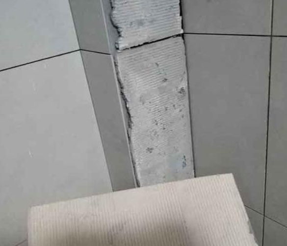 霞山瓷砖空鼓维修公司分享下厨房瓷砖脱落的补救措施。